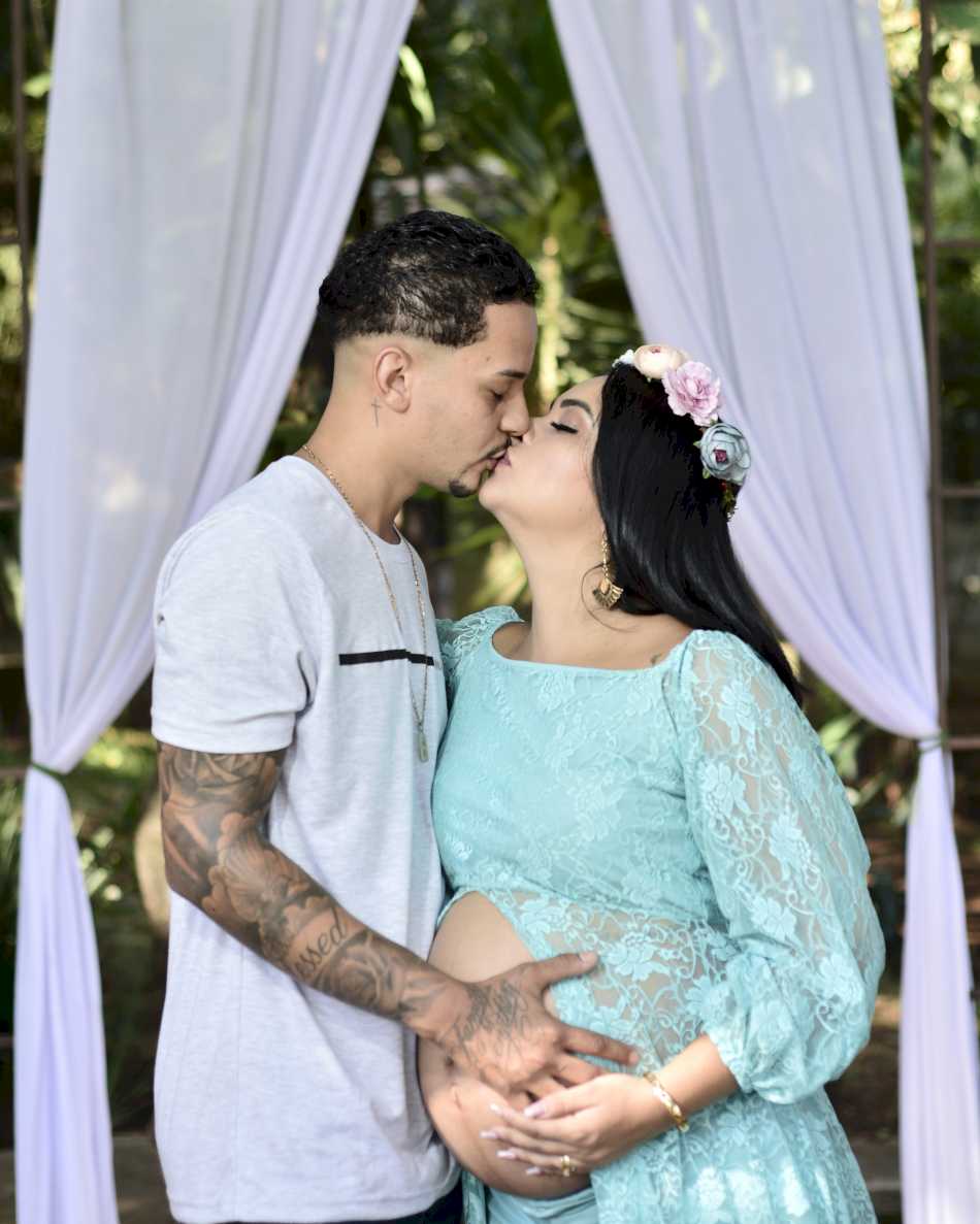 Casal posando para foto em Capim Branco